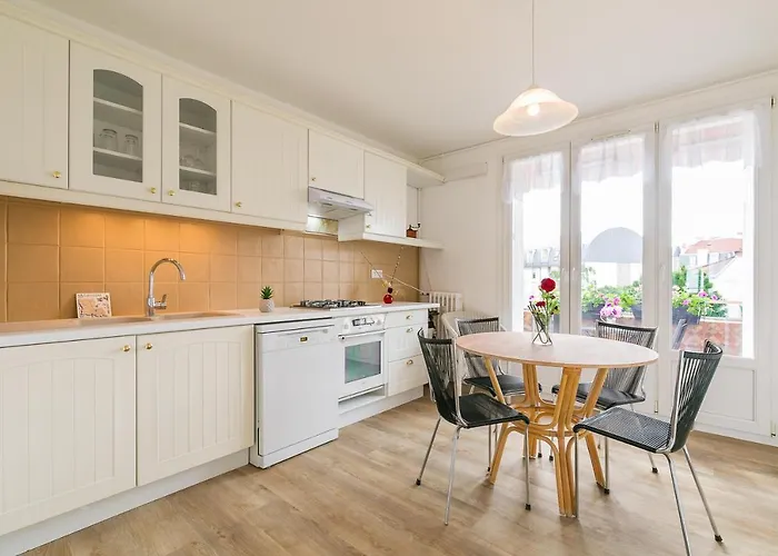 Climatise 7mn Centre 95m2 4 Adultes Bebe Garage Sous Sol Arrivee Autonome Apartment Dijon